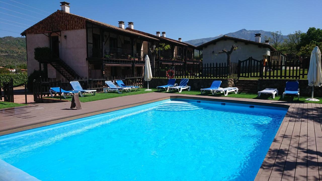 Apartamentos Rurales El Canchal De La Gallina: Rustic Retreat with Jacuzzi & Heated Pool Hervas Exterior photo