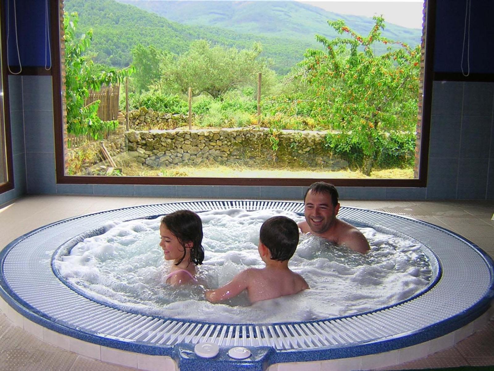 Apartamentos Rurales El Canchal De La Gallina: Rustic Retreat with Jacuzzi & Heated Pool Hervas Exterior photo